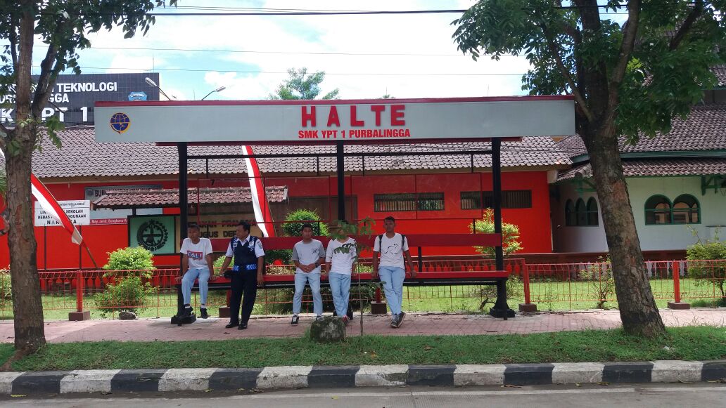 Di Halte ini Kutunggu