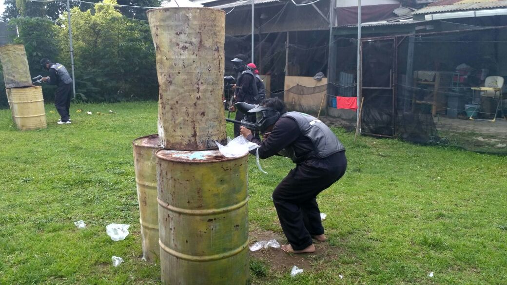 Merefresh Semangat Kerja Dengan Paintball Games