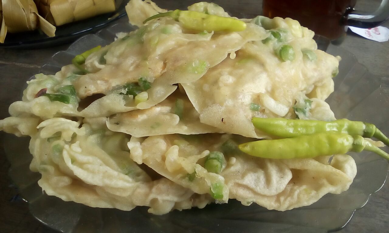 Mendoan makanan penginyongan yang rasanya nylekamin.