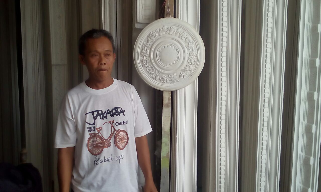 Ingin Plafon Indah, Pesan saja ke Perajin Gipsum Desa Cilapar