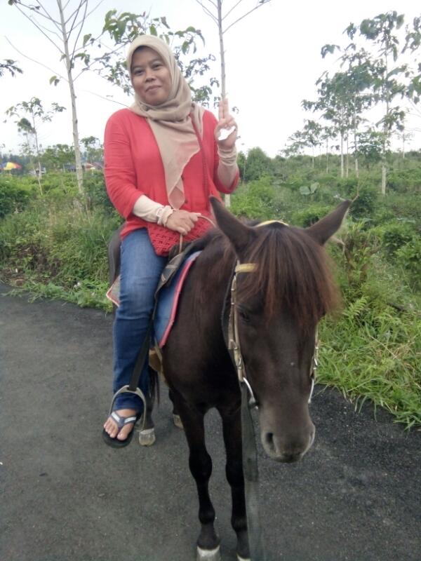 Wisata Berkuda di Lembah Asri Serang