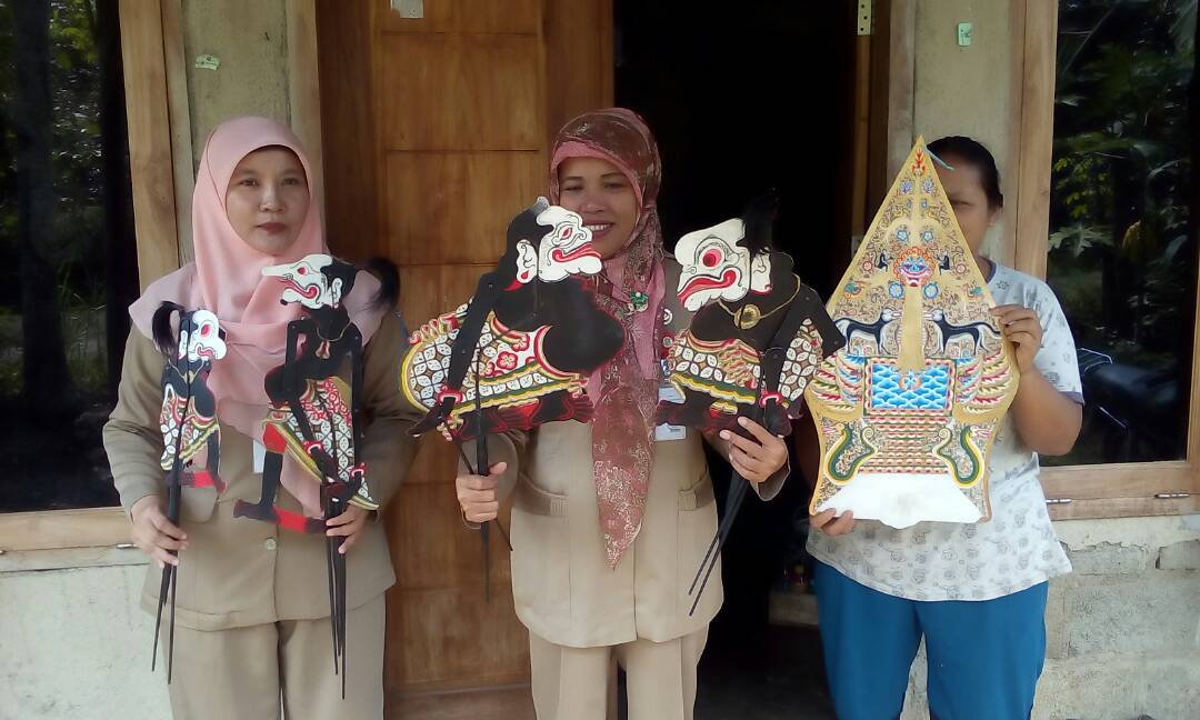 Wayang dan Gunungan Kreasi Pemuda Desa Sidanegara