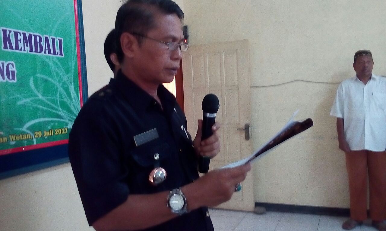 Perangkat Desa Brecek dan Kembaran Wetan Dikukuhkan