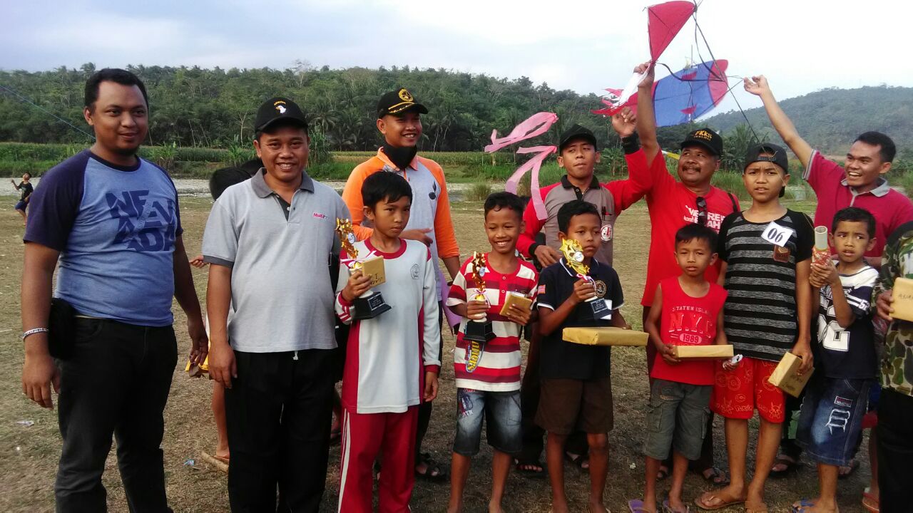 Dukung Destinasi Wisata Makam Wangi Pemdes Pagerandong Selenggarakan Festifal Ngunda Layangan.