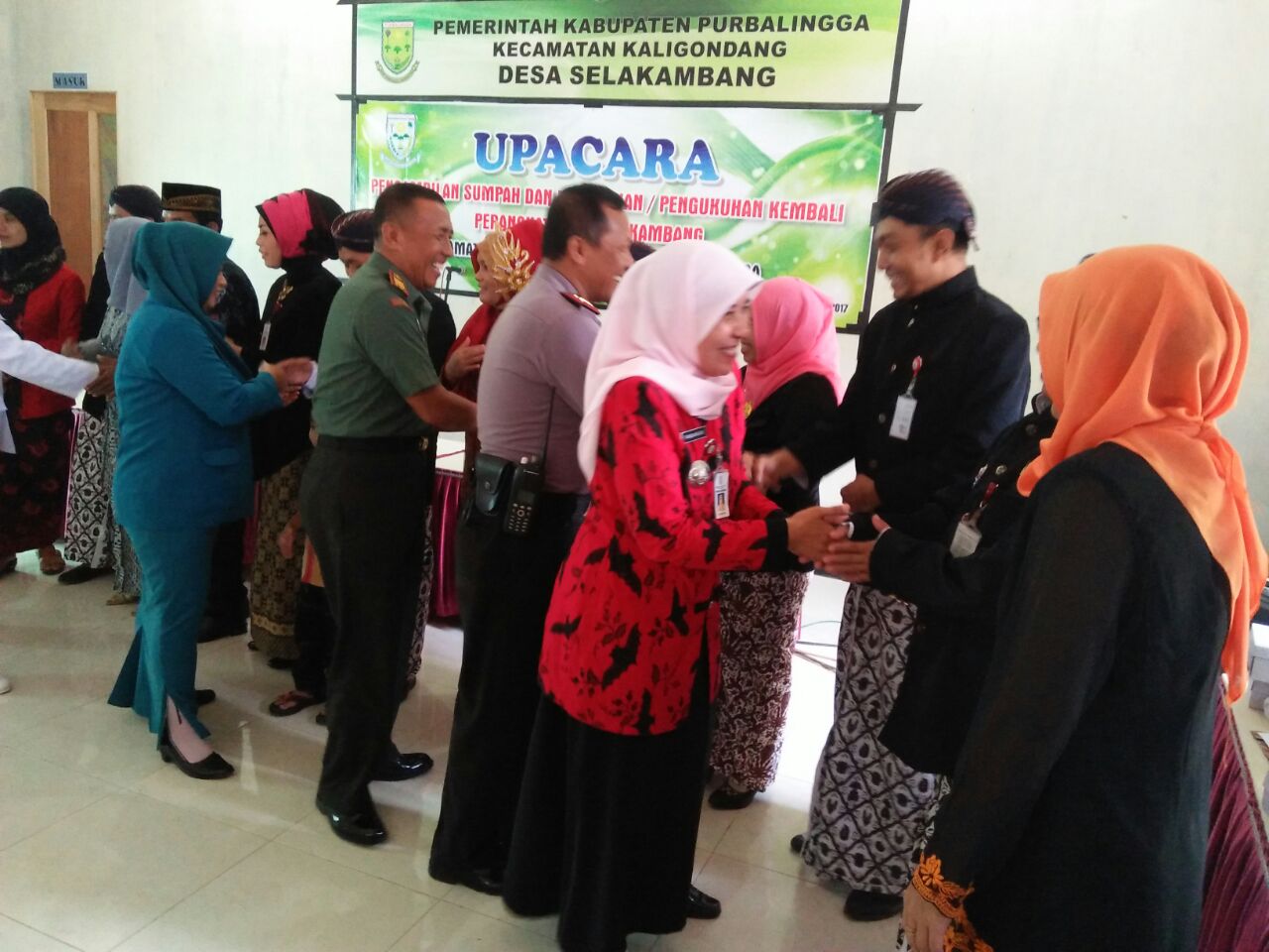 10 Perangkat Desa Selakambang Dikukuhkan