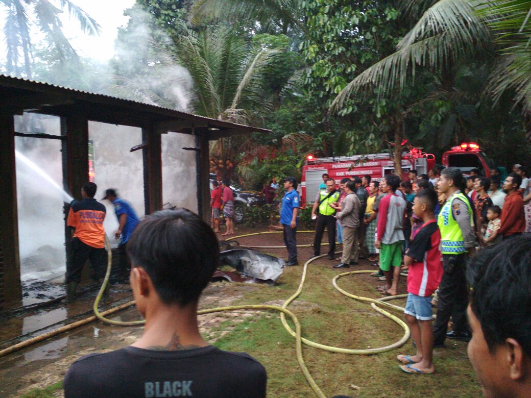 Akibat Konsleting Listrik Rumah Sumarjo Penolih Terbakar