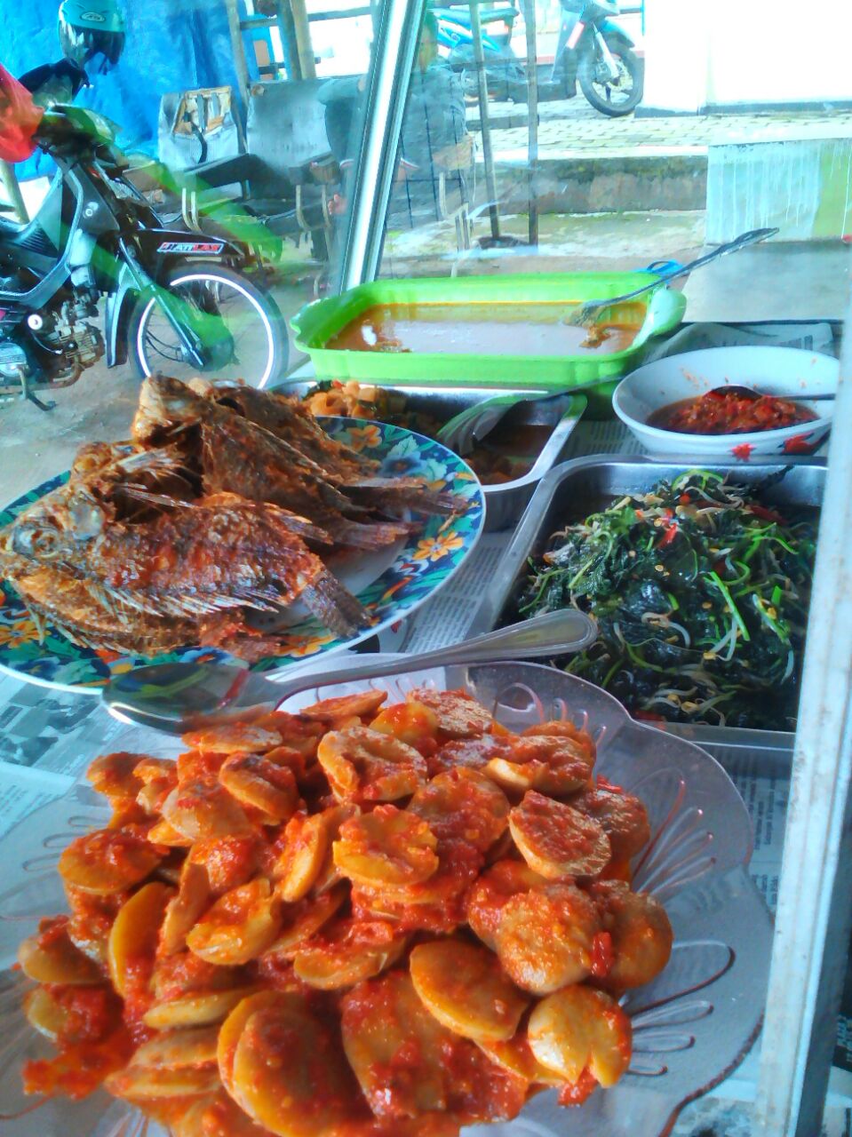Warung Makan Bu Sal : Menu Rumahan Dengan Rasa Nikmat, Harga Hemat
