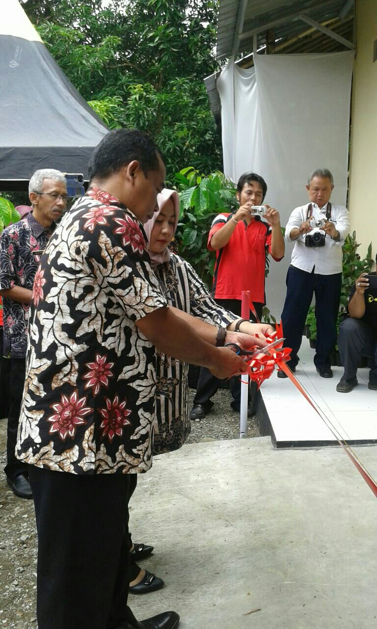 Bupati Tasdi Resmikan BUMDES Kalikajar