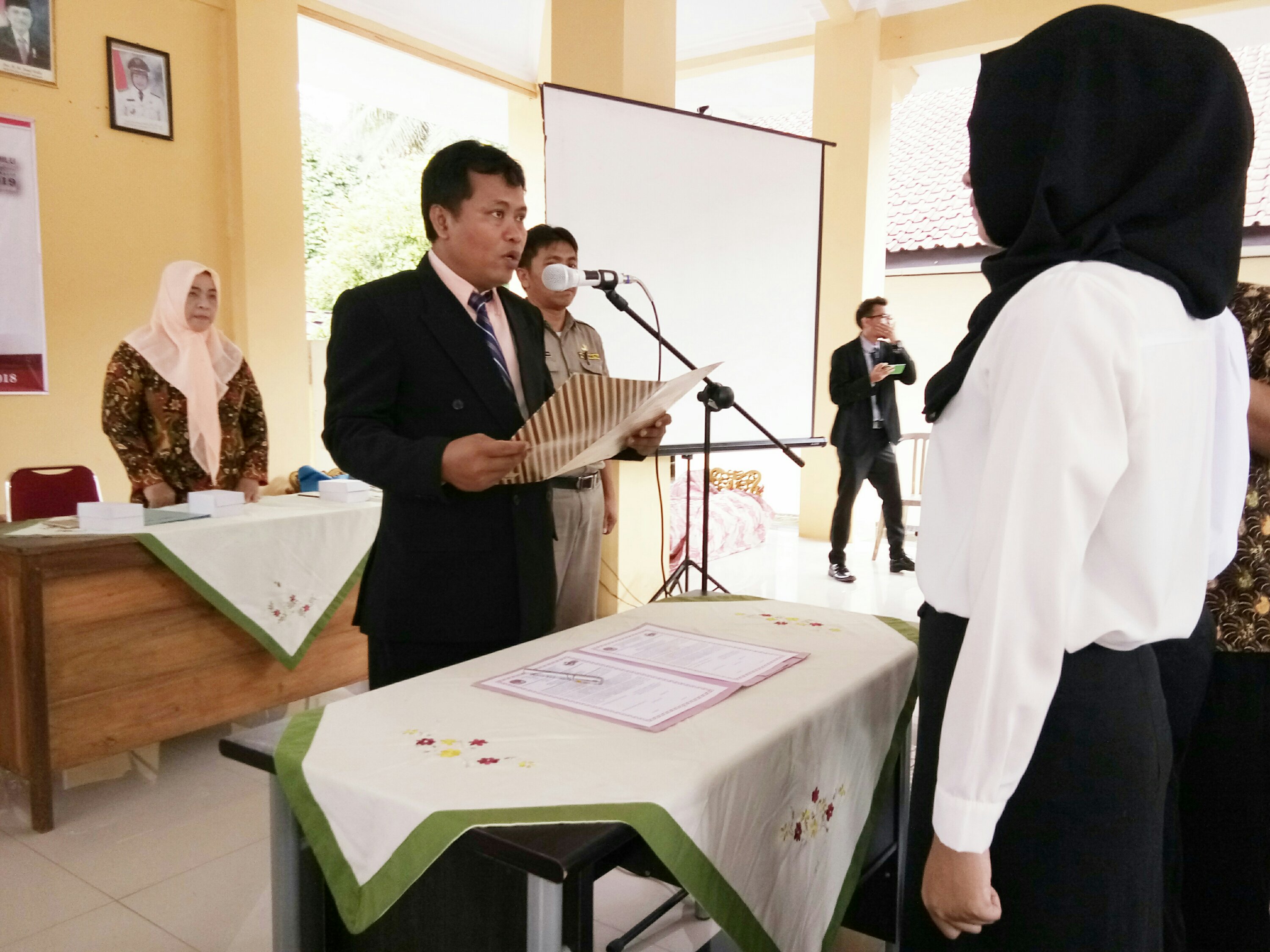 PPK Kaligondang Lantik 51 Anggota PPS Pemilu 2019