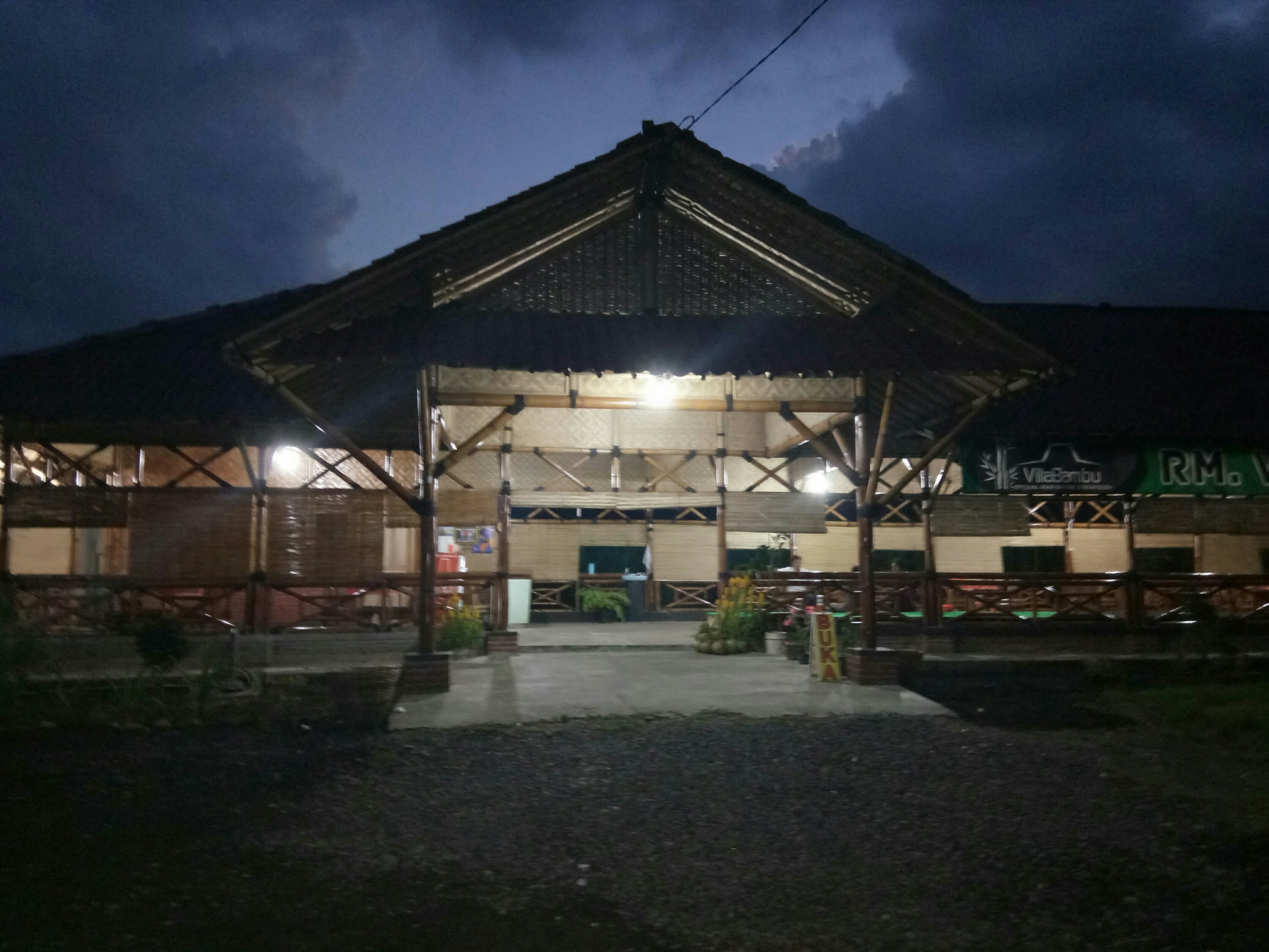 Villa Bambu Tlagayasa Purbalingga -Sekarang Bukan Cuma Mimpi Makan Cumi Ditempat yang Nyaman