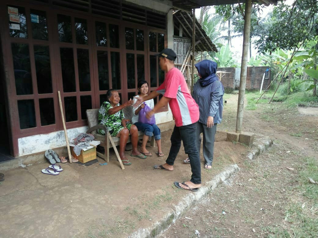 Ramadhan Karangtaruna Adhigana Perwira Bagikan Sembako