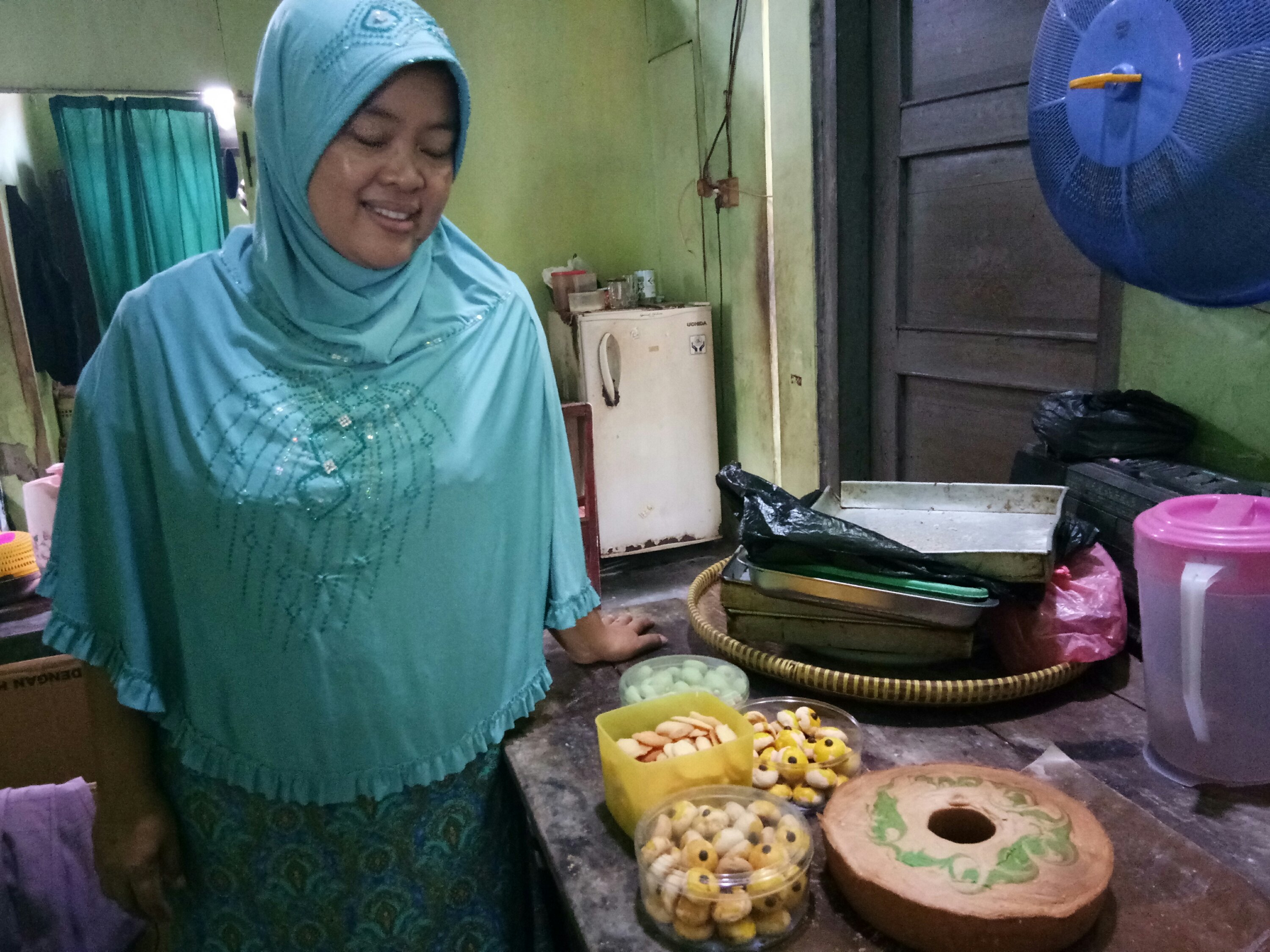 Belajar dari Suami,  Maisah Sukses Jualan Kue Kering