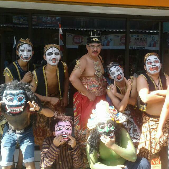 Meriahkan HUT RI ke 73 Pemdes Penolih Ikuti Karnaval Tingkat  Kabupaten