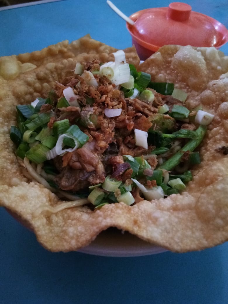 Mau Makan Mie Ayam Sampai Habis Berikut Mangkuknya? Disini Tempatnya