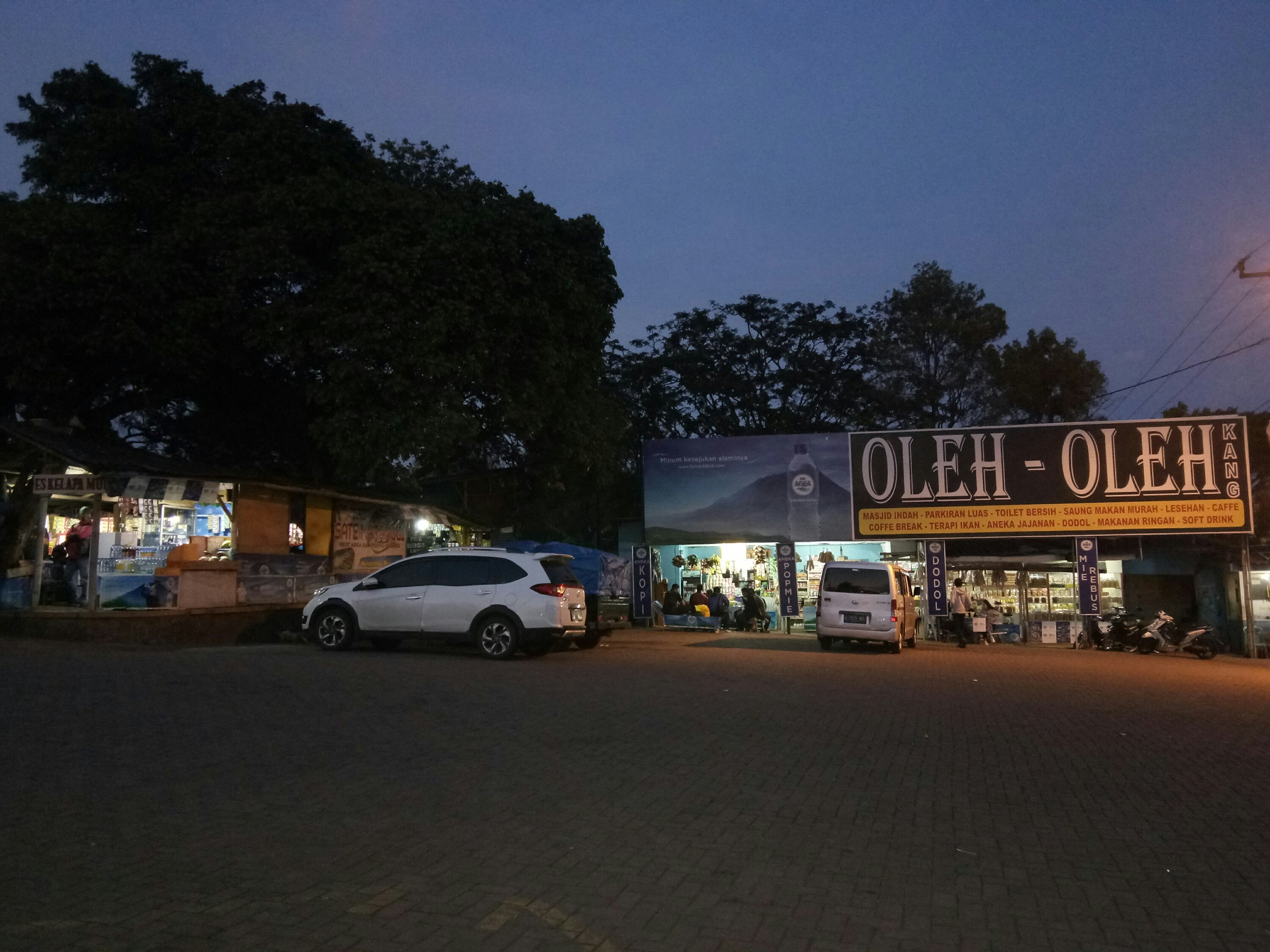 Ada Apa Di Rest Area Kampung Nagreg