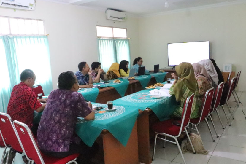 DINKOMINFO Bahas Per Bup tentang Pelaksanaan Presensi Elektronik.