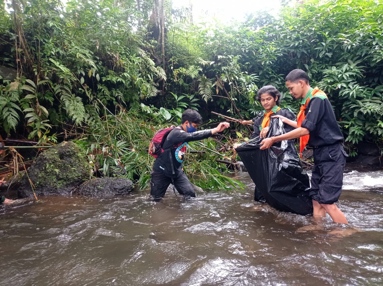 Peringati Hari Air Sedunia, Lintas Komunitas Purbalingga Aksi Bersih Sungai